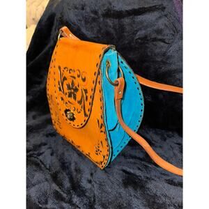 VINTAGE NEVER USED HANDMADE TOOLED LEATHER TURQUOISE SUEDE SHOULD BAG